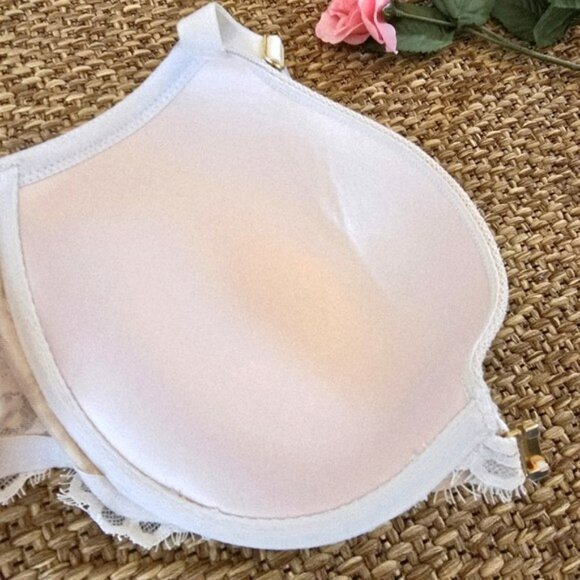 Victoria's Secret Lace Bra in White - Picture 10 of 16